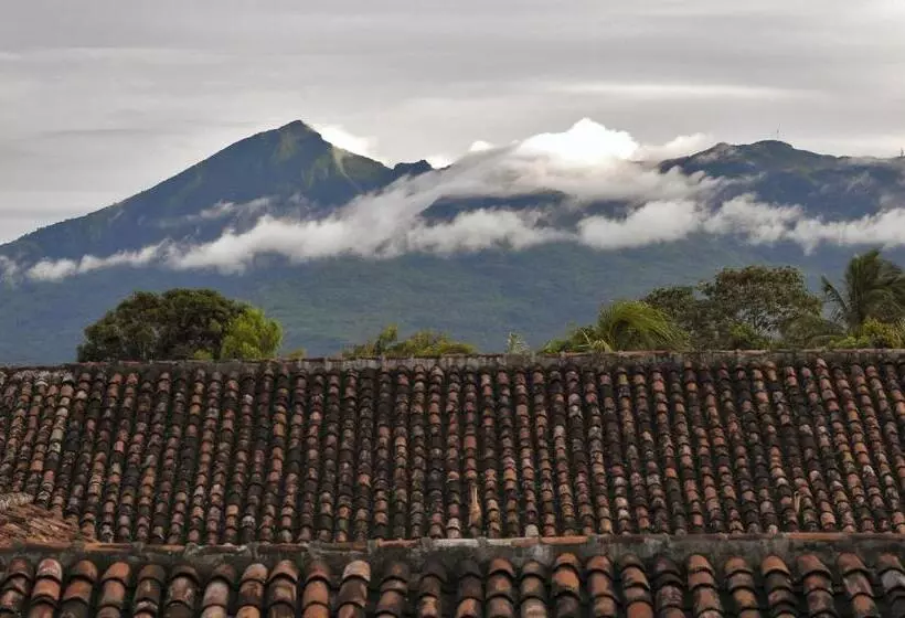 هتل Patio Del Malinche