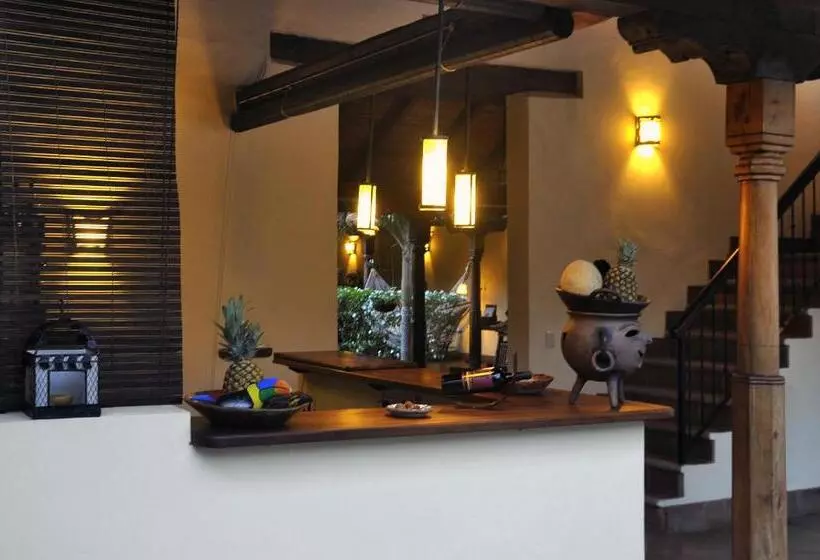 هتل Patio Del Malinche