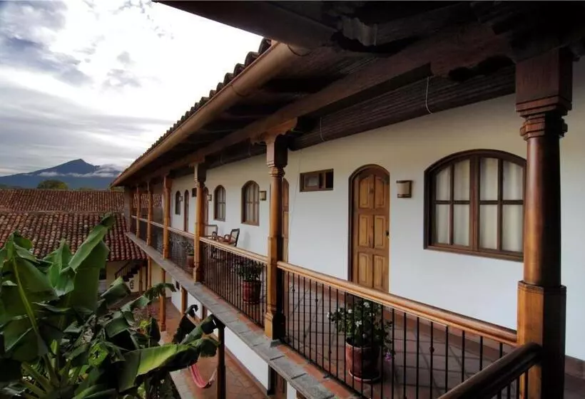 هتل Patio Del Malinche