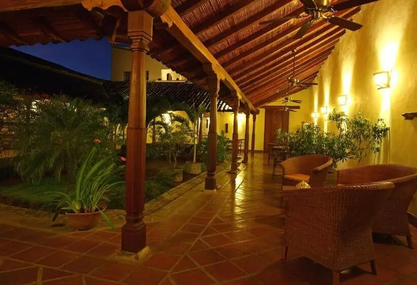 هتل Patio Del Malinche