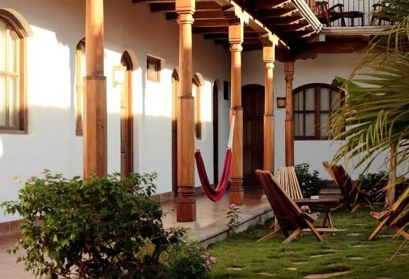 هتل Patio Del Malinche