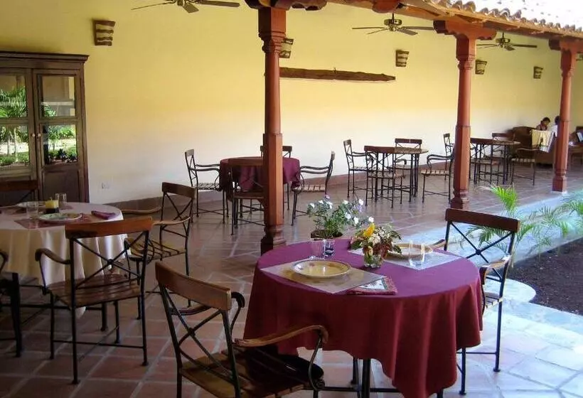 هتل Patio Del Malinche