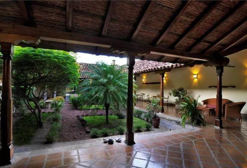 هتل Patio Del Malinche