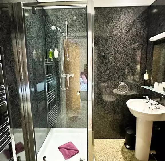 Отель The Quies