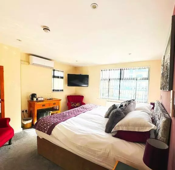 Отель The Quies