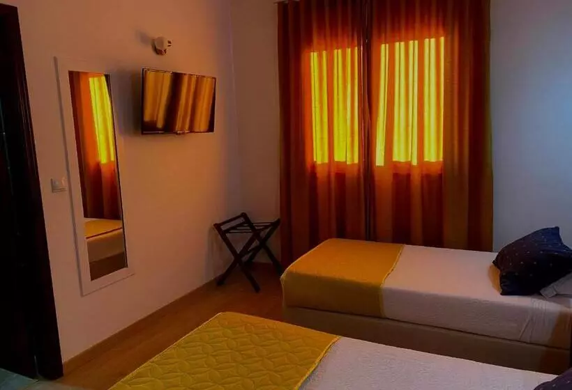 تختخواب و صبحانه Rubi