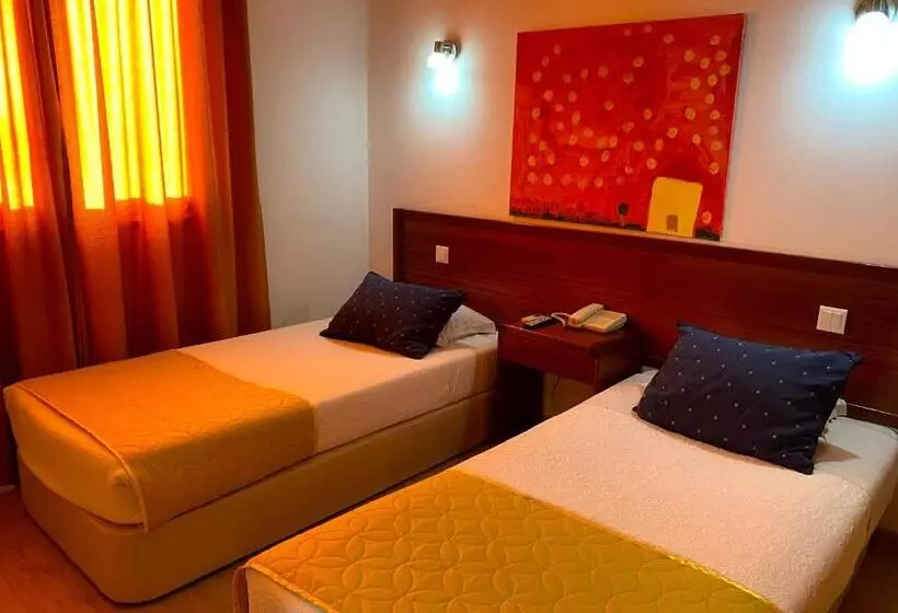 تختخواب و صبحانه Rubi