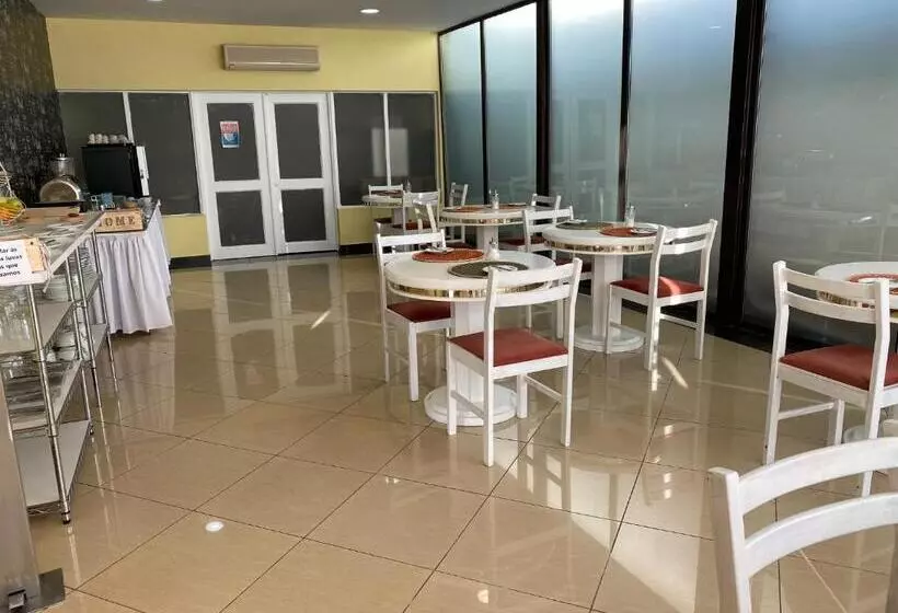 تختخواب و صبحانه Rubi