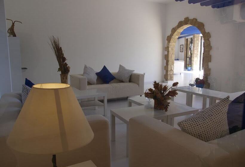 Hilltop Gardens Hotel Apartments