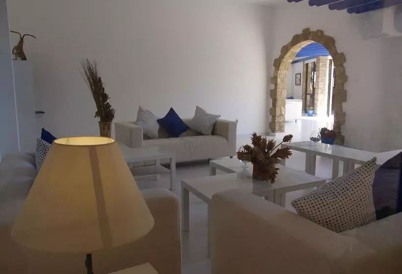 Hilltop Gardens Hotel Apartments