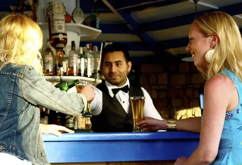 Hilltop Gardens Hotel Apartments