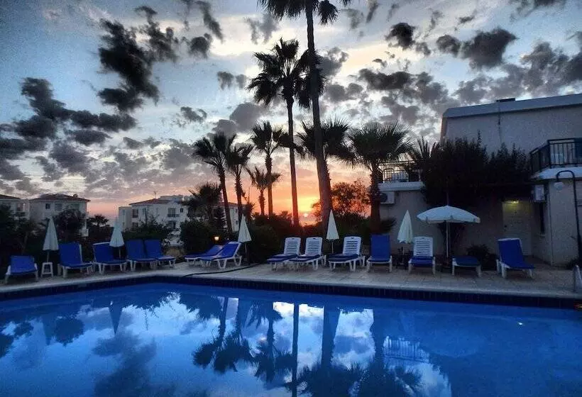 Hilltop Gardens Hotel Apartments