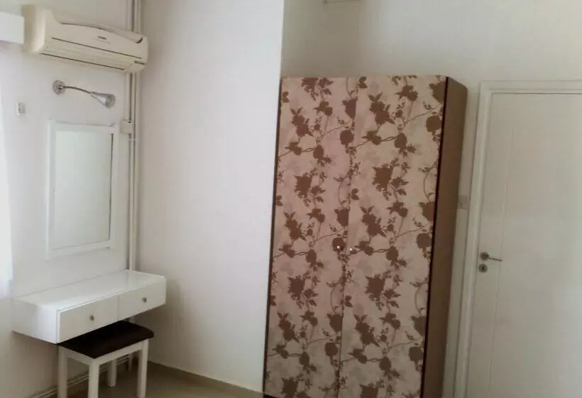 Hilltop Gardens Hotel Apartments