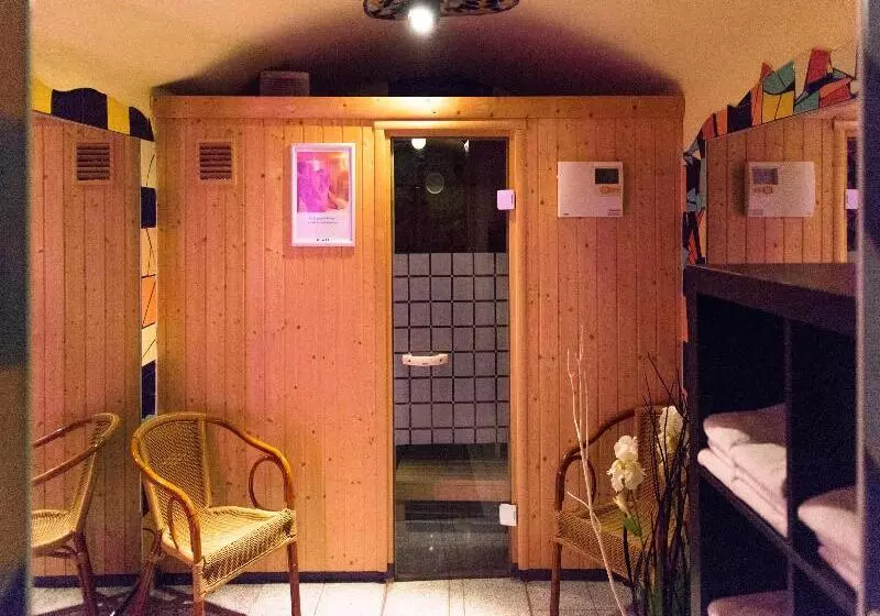 Grand Hotel Downtown