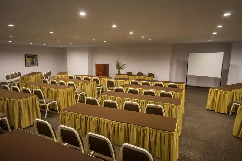 Отель Jose Antonio Executive