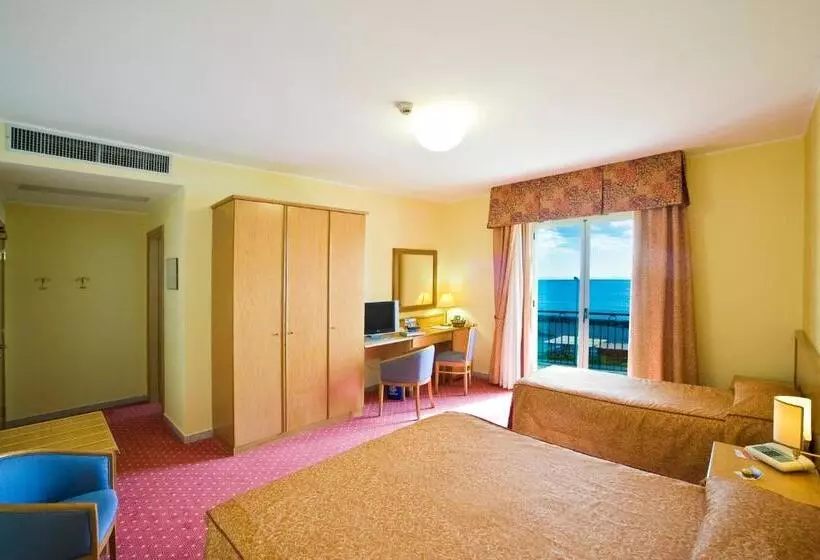 Отель La Tonnara