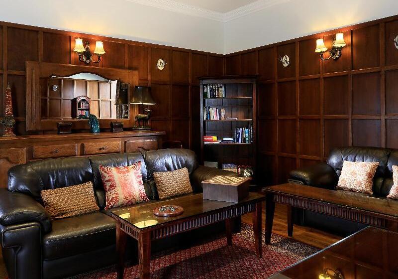 Macdonald Old England Hotel & Spa