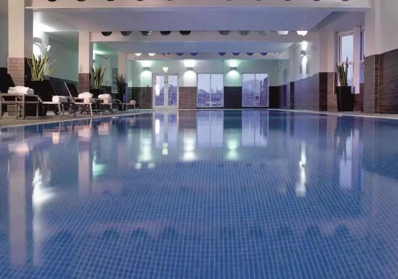 Macdonald Old England Hotel & Spa