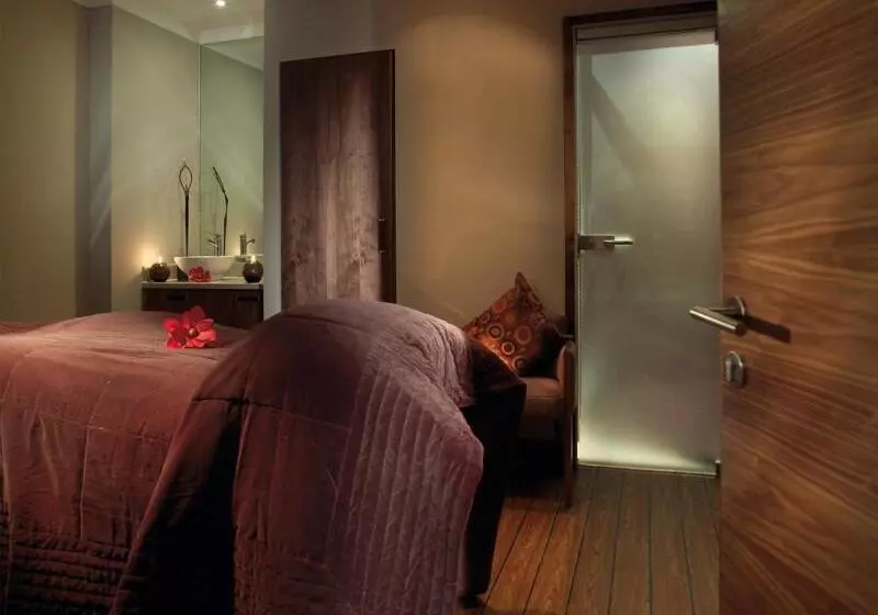 Macdonald Old England Hotel & Spa