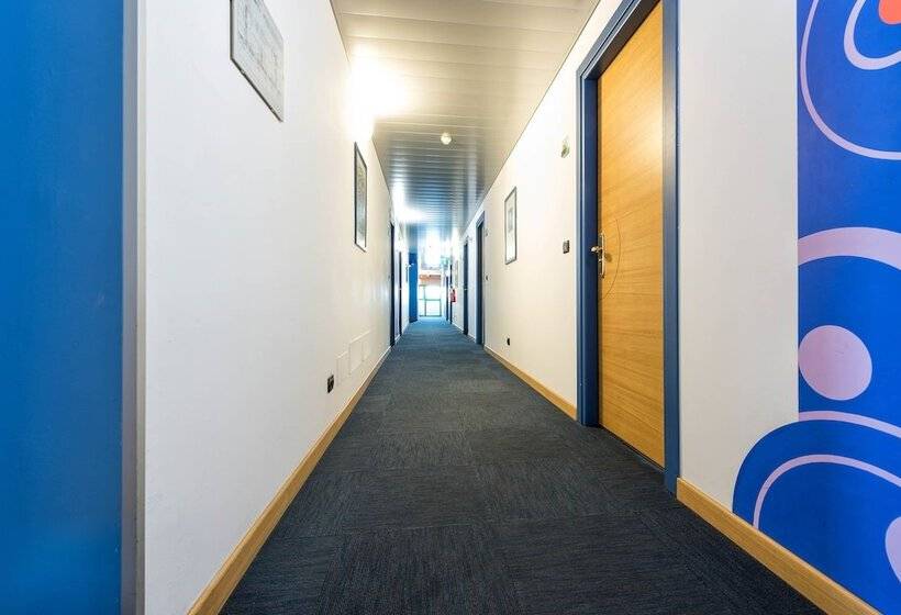 Hotel West Point Airport