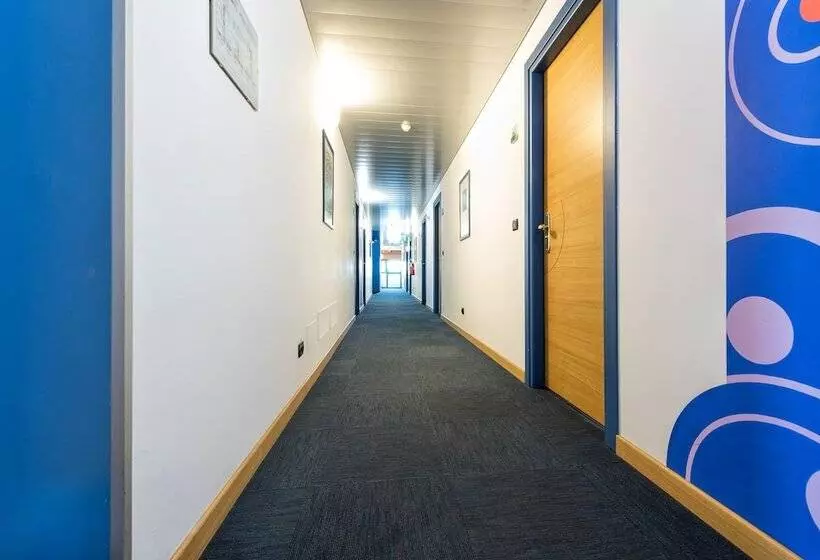 Отель West Point Airport