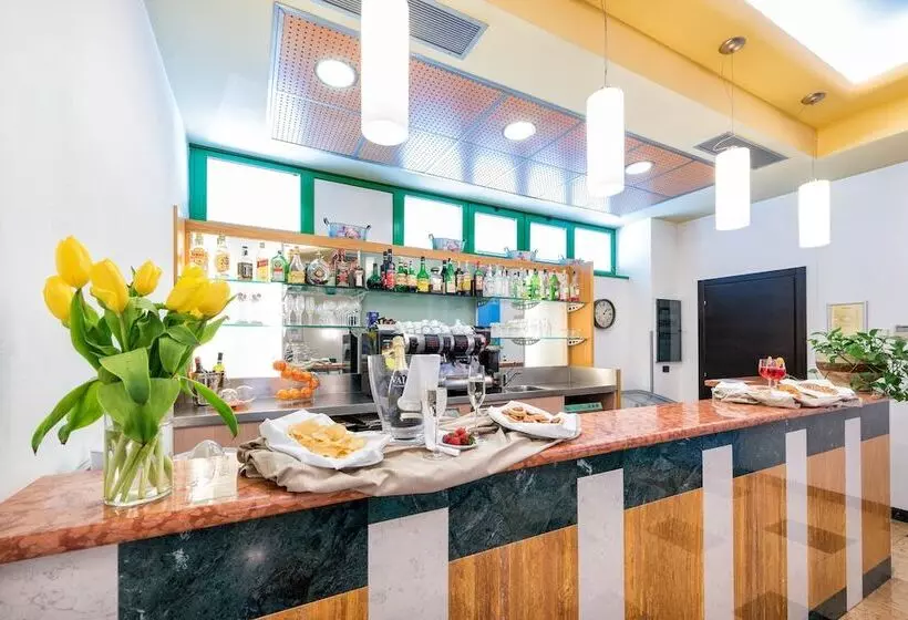 Отель West Point Airport