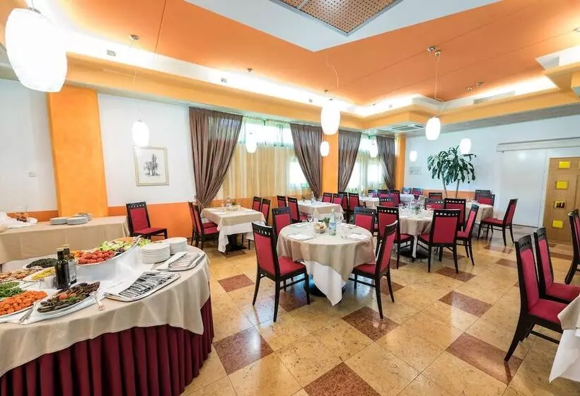 Отель West Point Airport