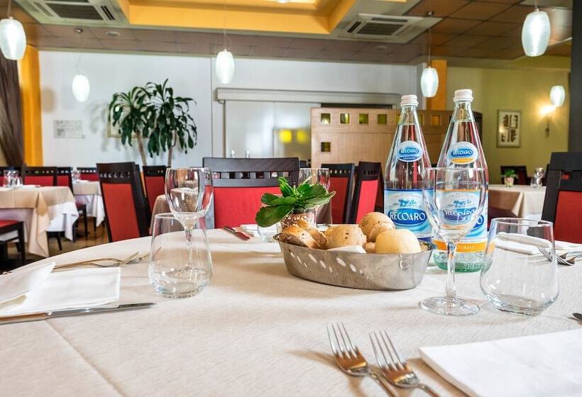 Hotel West Point Airport