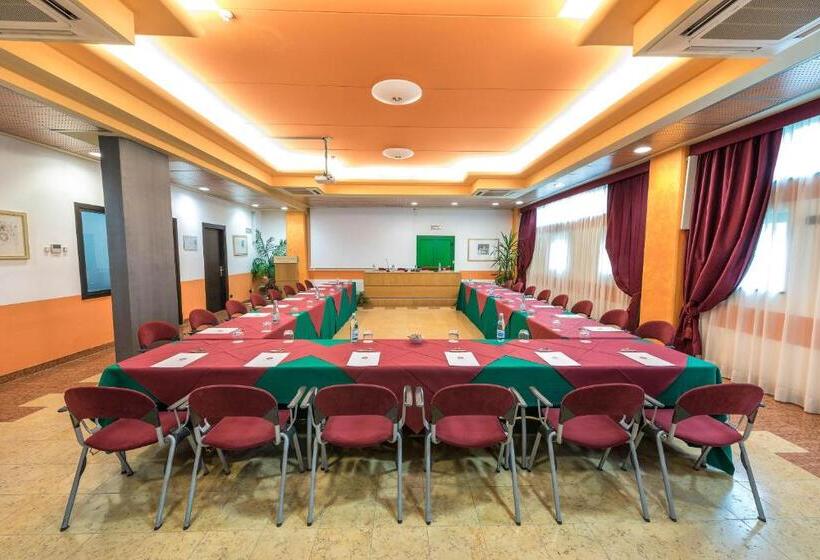 Hotel West Point Airport