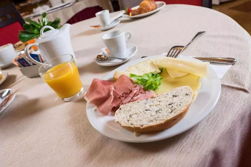 Отель West Point Airport