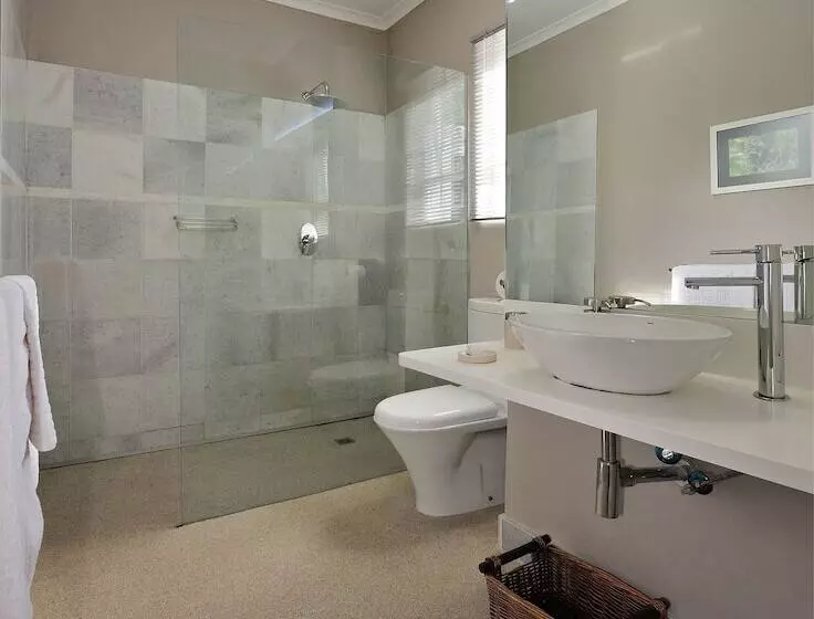 Barry Hall Apartments