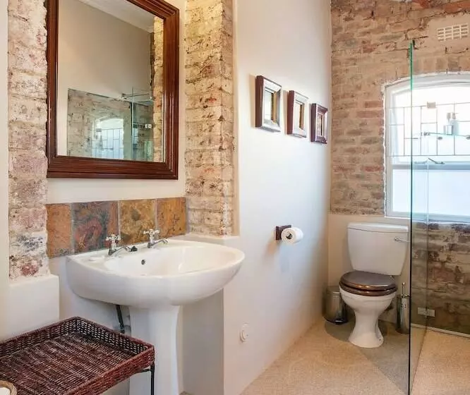 Barry Hall Apartments