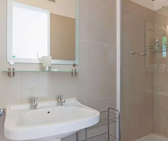 Barry Hall Apartments