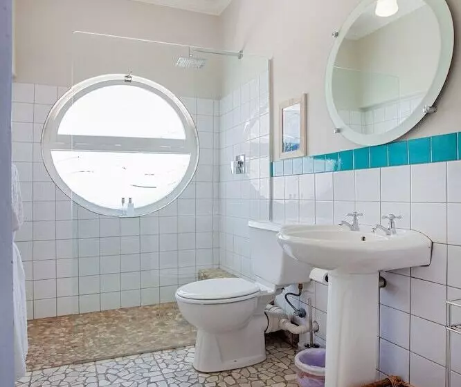 Barry Hall Apartments