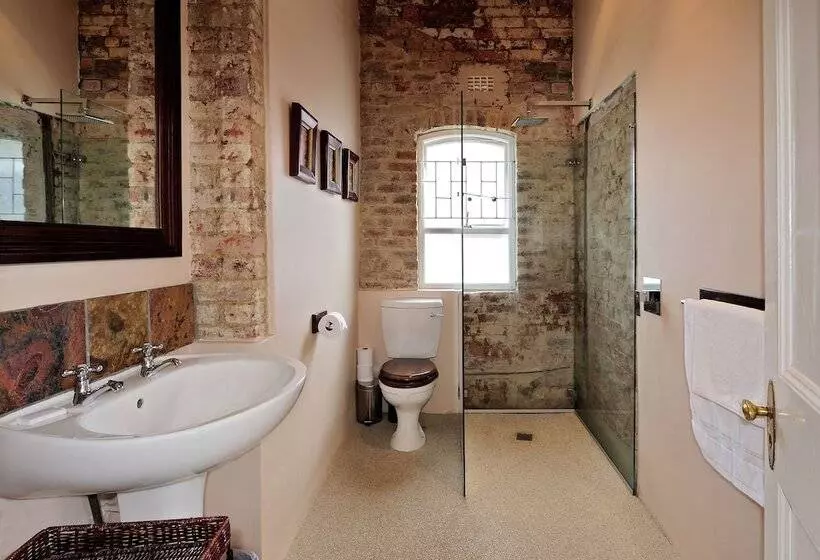 Barry Hall Apartments