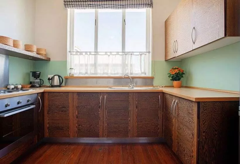 Barry Hall Apartments