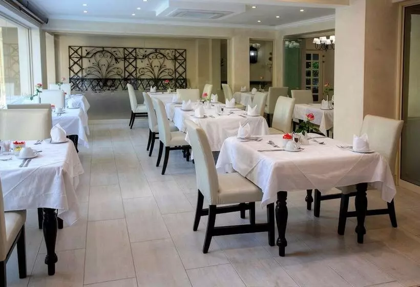 Отель 10 2nd Avenue Houghton Estate By Dream Resorts