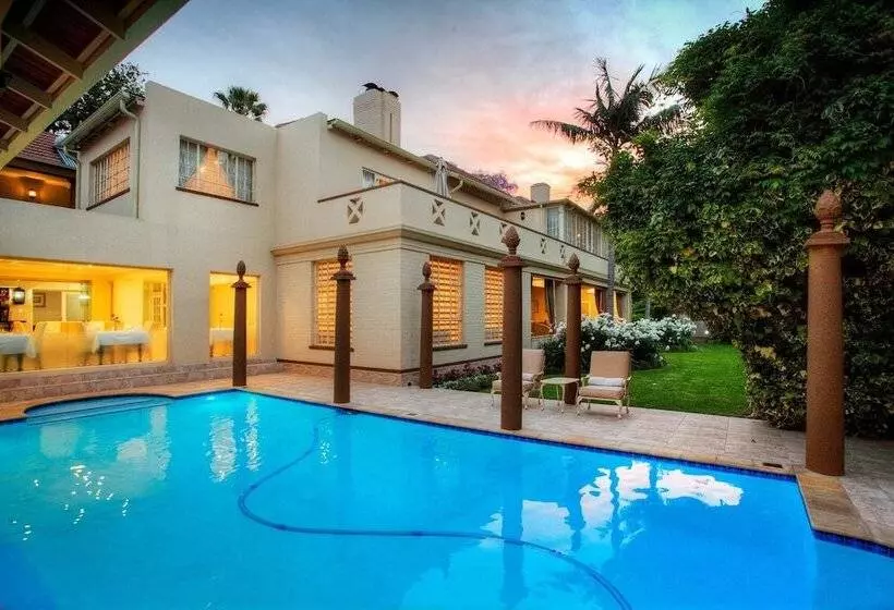 Отель 10 2nd Avenue Houghton Estate By Dream Resorts