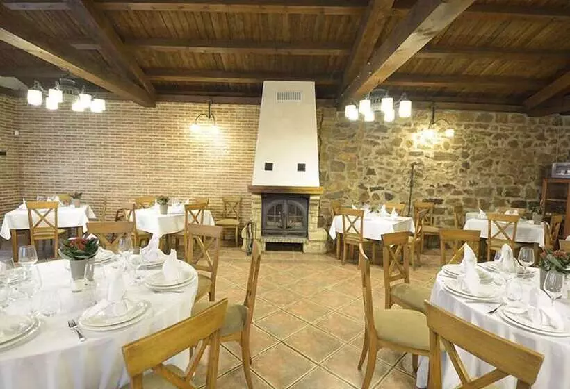 هتل Campos De Castilla