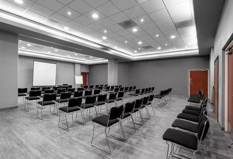 هتل City Express Plus By Marriott Guadalajara Expo