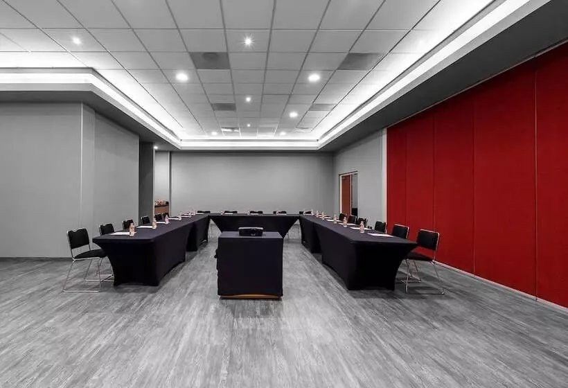 هتل City Express Plus By Marriott Guadalajara Expo