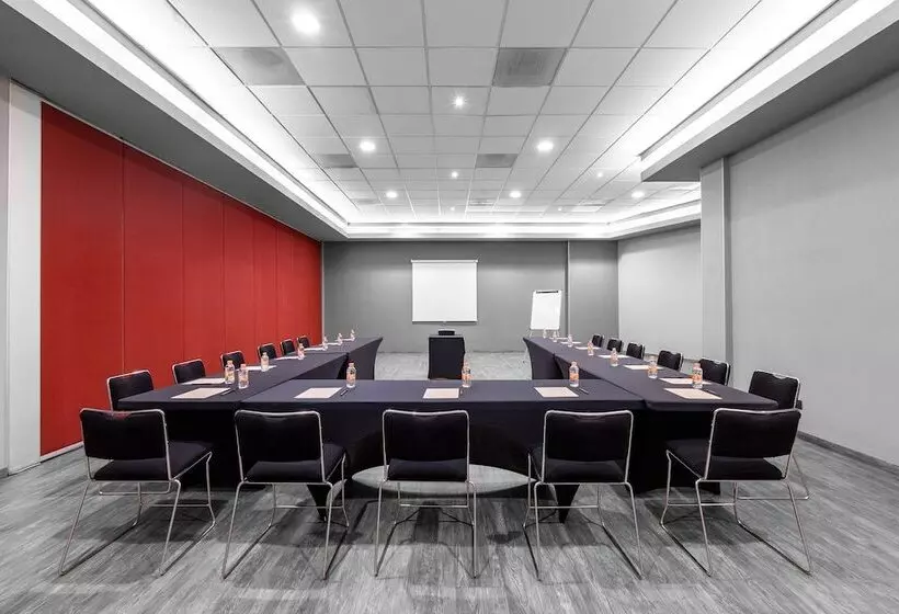 هتل City Express Plus By Marriott Guadalajara Expo