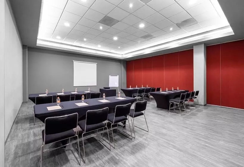 هتل City Express Plus By Marriott Guadalajara Expo