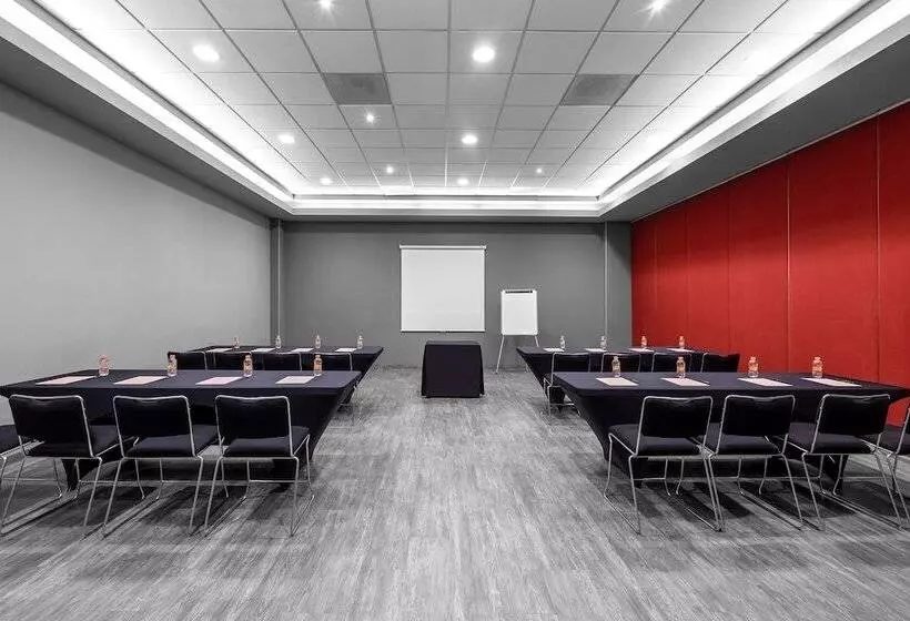 هتل City Express Plus By Marriott Guadalajara Expo