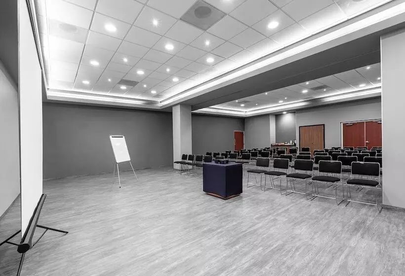 هتل City Express Plus By Marriott Guadalajara Expo