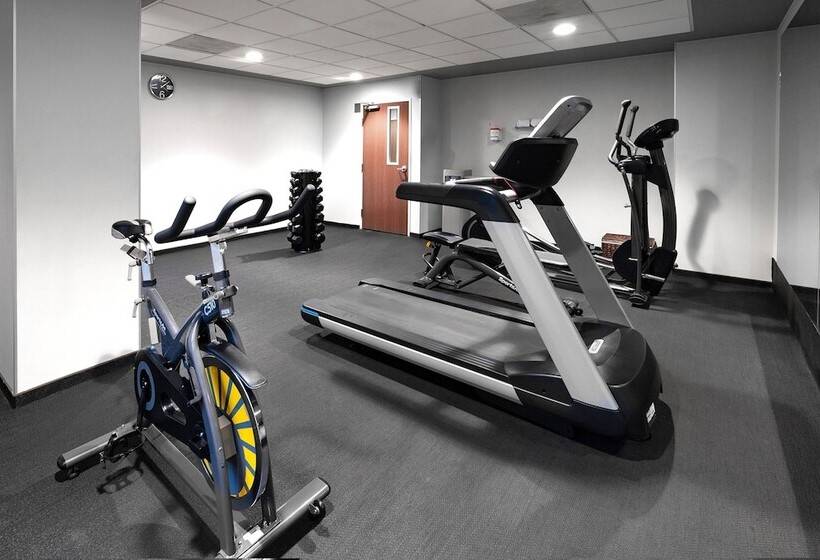 בית מלון כפרי City Express Plus By Marriott Guadalajara Expo