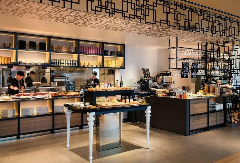 فندق Courtyard By Marriott Shin Osaka Station