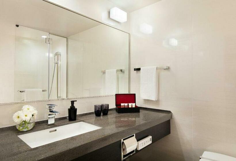 فندق Courtyard By Marriott Shin Osaka Station