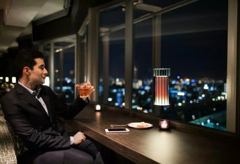 Отель Courtyard By Marriott Shin Osaka Station