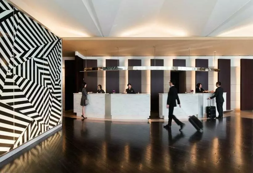 Отель Courtyard By Marriott Shin Osaka Station